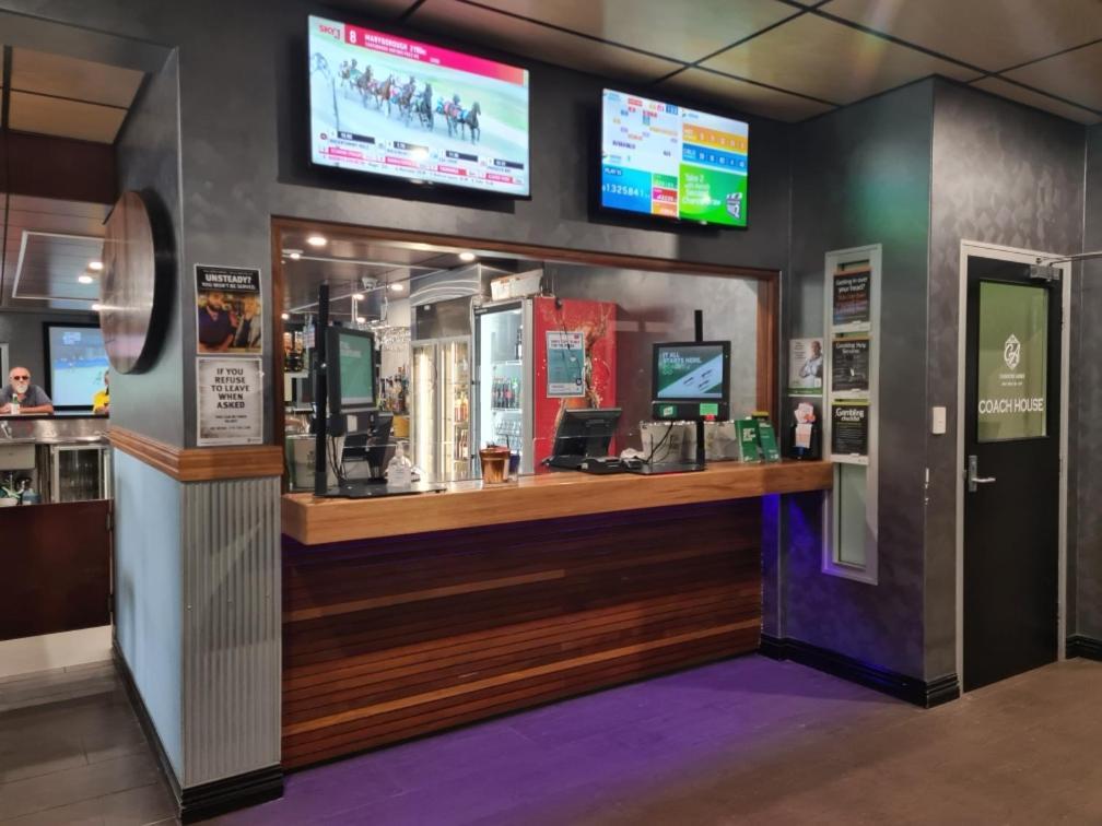 Carriers Arms Hotel Motel Мерибъроу Екстериор снимка